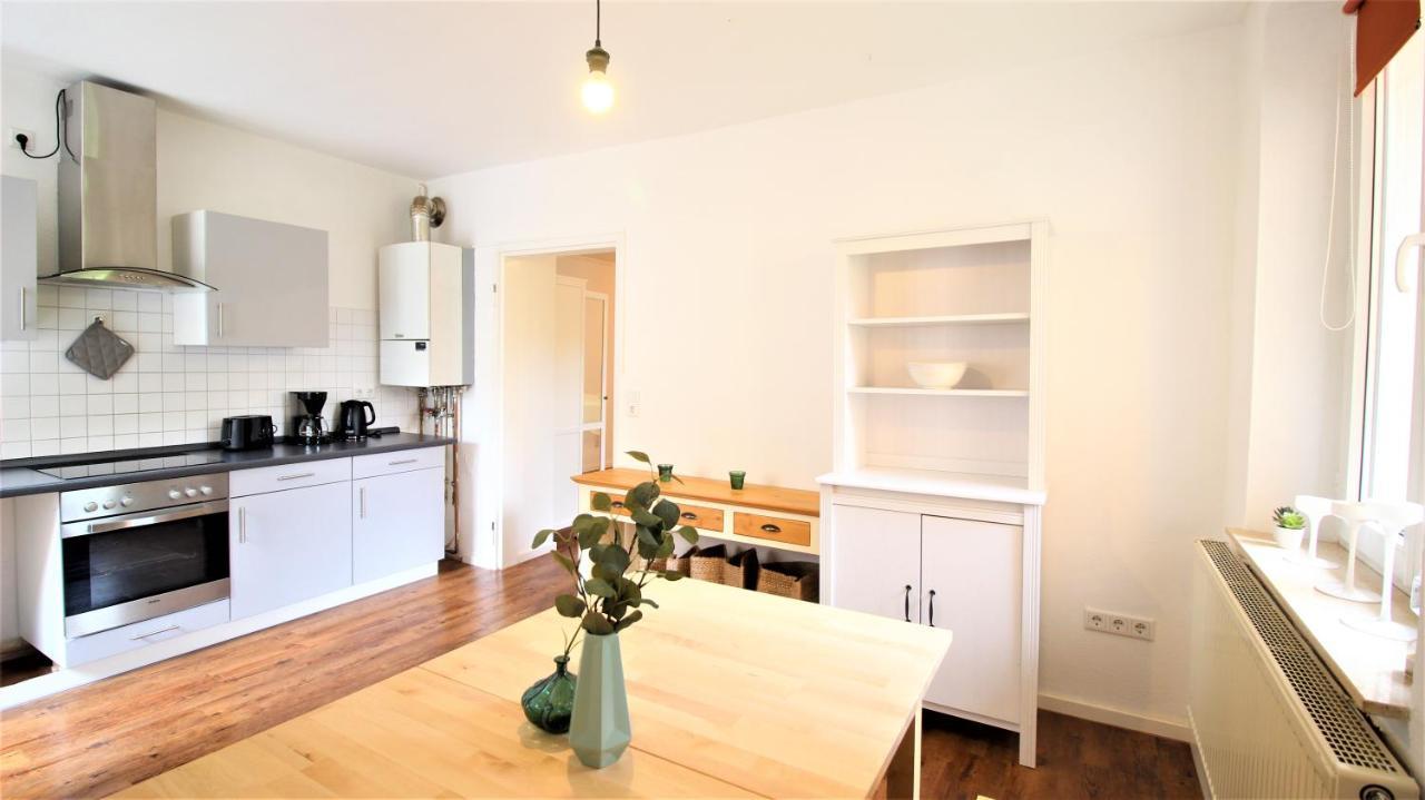 Zentral Wohnen - Inkl. Privatem Stellplatz Apartment Würzburg Exterior foto