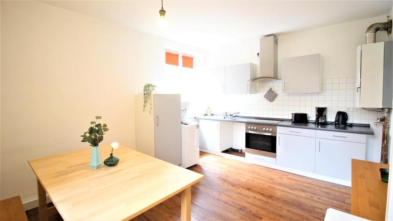 Zentral Wohnen - Inkl. Privatem Stellplatz Apartment Würzburg Exterior foto