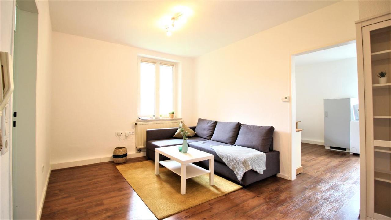 Zentral Wohnen - Inkl. Privatem Stellplatz Apartment Würzburg Exterior foto