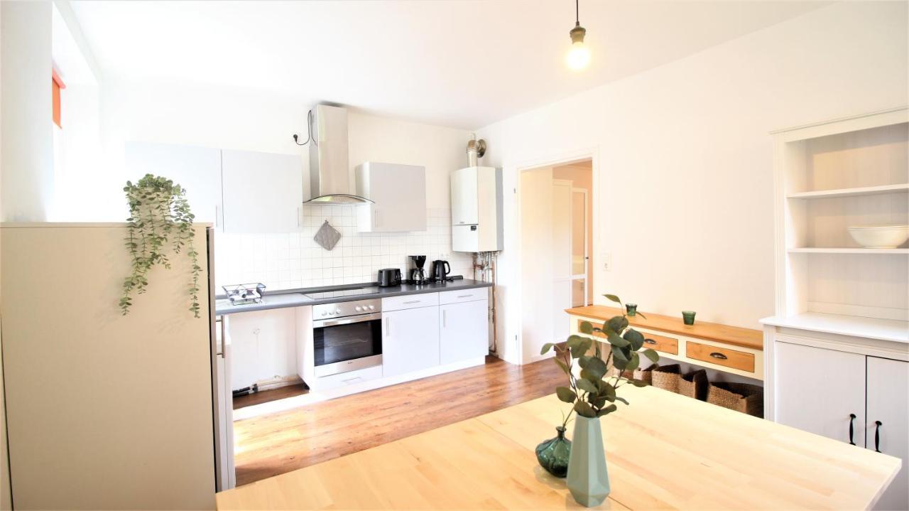 Zentral Wohnen - Inkl. Privatem Stellplatz Apartment Würzburg Exterior foto